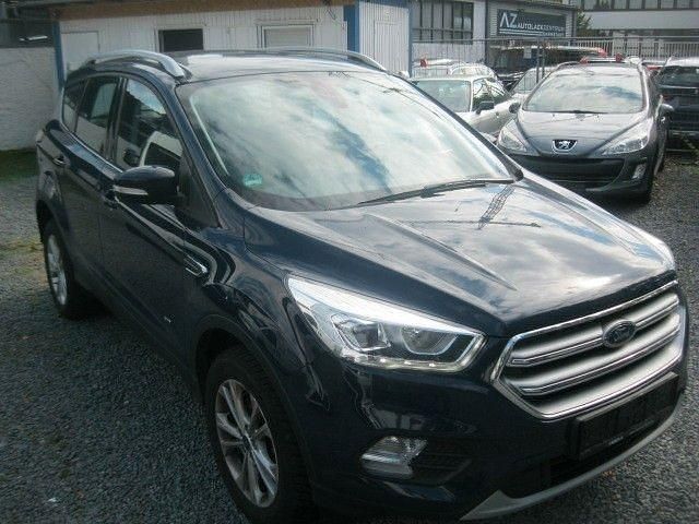 Gebraucht Ford Kuga Titanium 175 PS (128 kW) 2018 Blau SUV