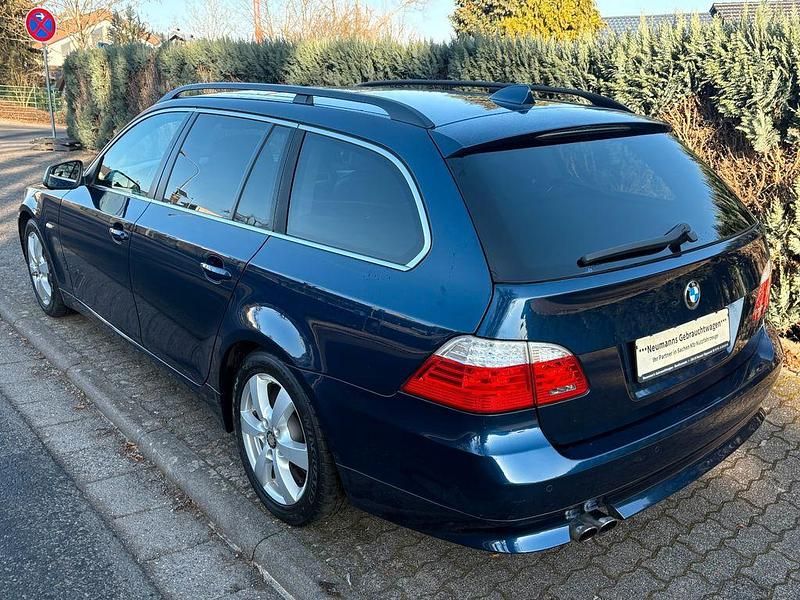 Gebraucht BMW 523 Sport Line 190 PS (139 kW) 2009 Blau Limousine