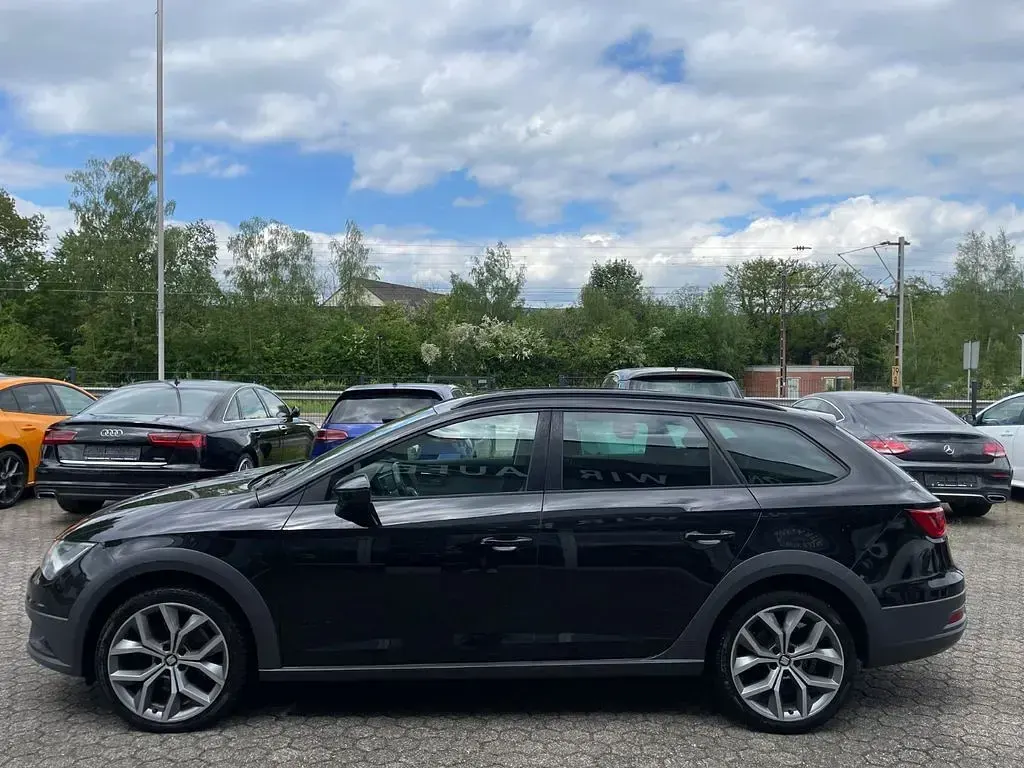 Używany Seat Leon X-Perience 184 KM (135 kW) 2016 Czarny Kombi