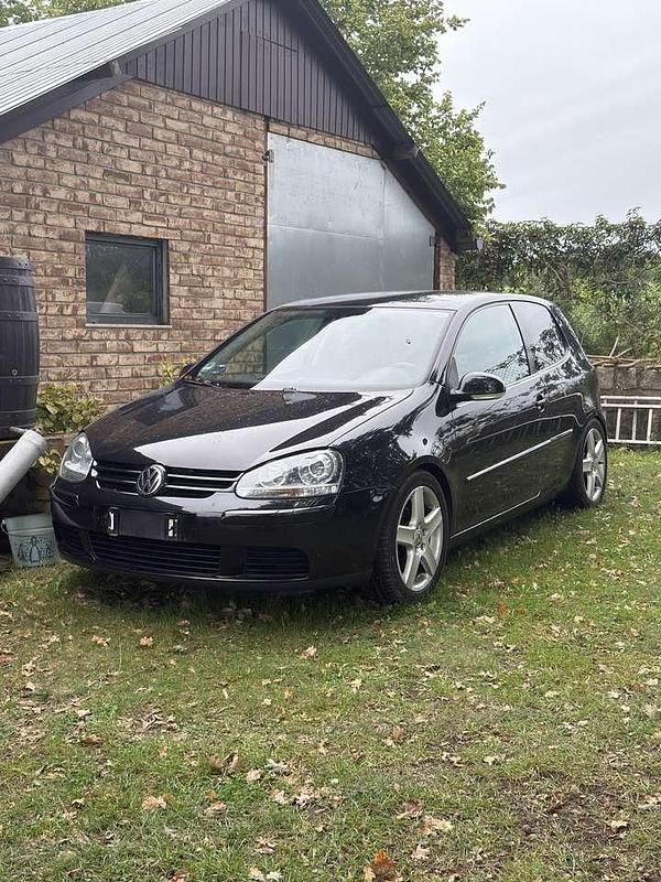 Schwarz Gebraucht 2005 VW Golf IV Sportline Kleinwagen | 3.000 € (Fairer Preis) - Bild 1/4