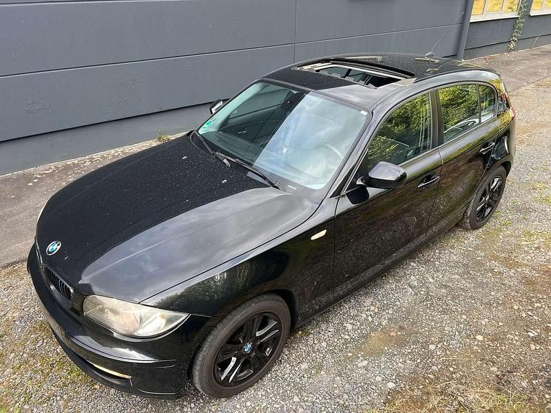 Black sapphire metallic Gebraucht 2011 BMW 120 Kleinwagen | 3.300 € (Teuer) - Bild 1/4