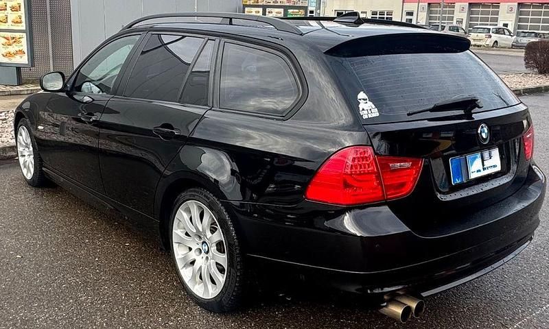 Gebraucht BMW 320 177 PS (130 kW) 2009 Schwarz Kombi