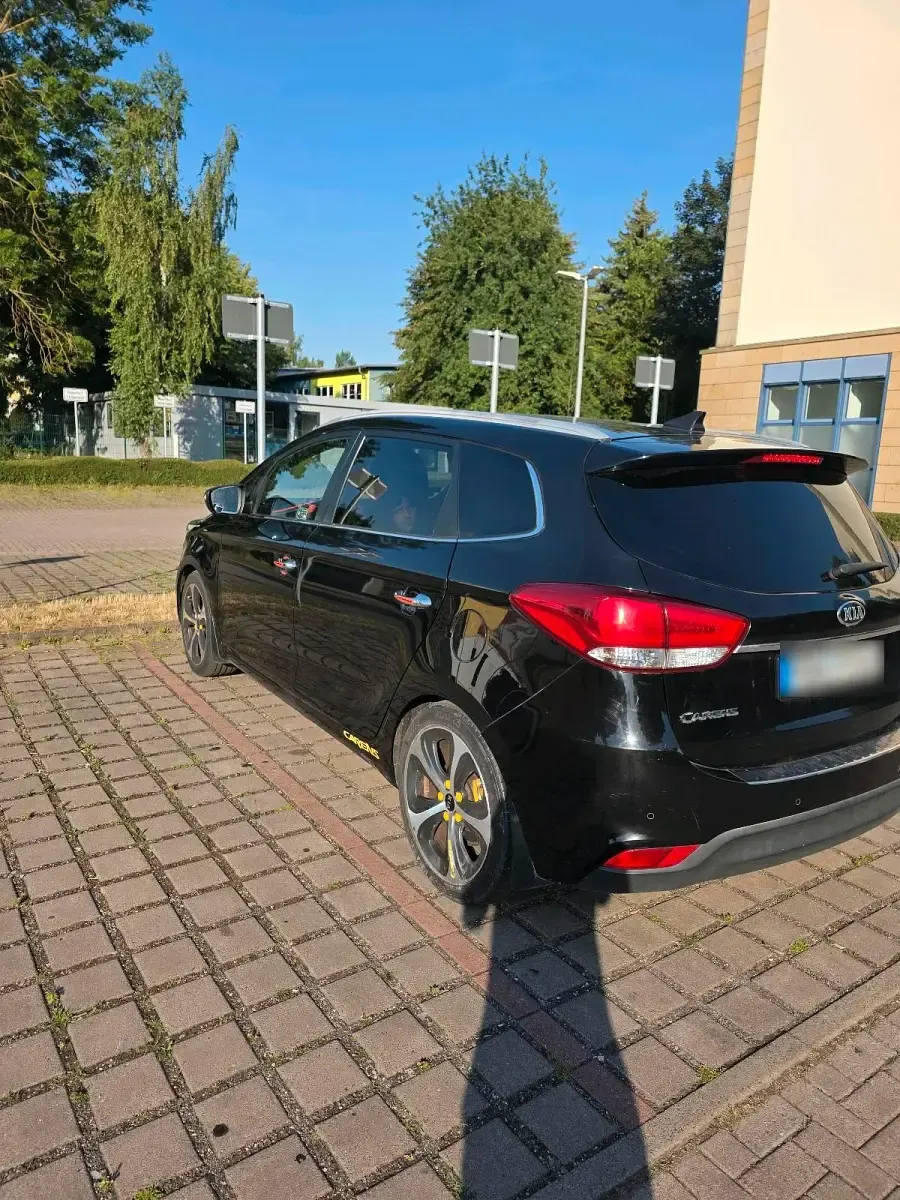 Gebraucht Kia Carens 136 PS (100 kW) 2015 Schwarz Van / Kleinbus
