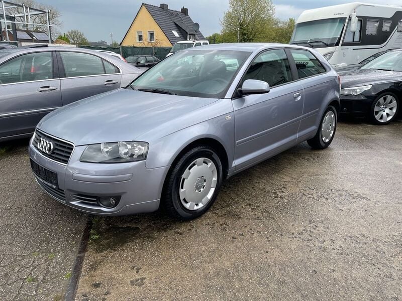 Akoyasilber metallic Gebraucht 2005 Audi A3 Attraction Limousine | 2.999 € (Fairer Preis) - Bild 1/4