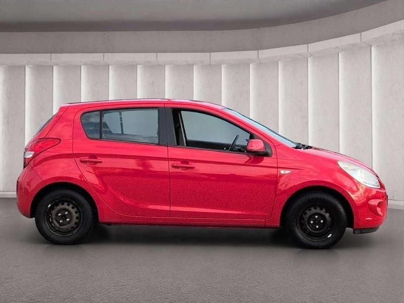 Gebraucht Hyundai i20 Classic 77 PS (56 kW) 2012 Rot Kleinwagen