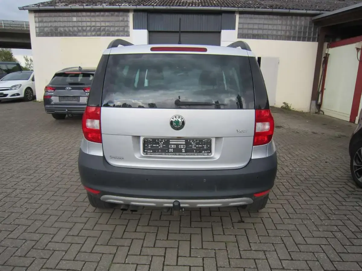 Gebraucht Skoda Yeti Plus Edition 110 PS (80 kW) 2013 Brilliantsilber metallic SUV