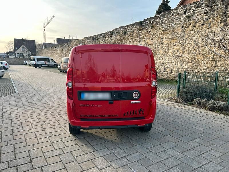 Gebraucht Fiat Doblò 120 PS (88 kW) 2022 Rot Van / Kleinbus