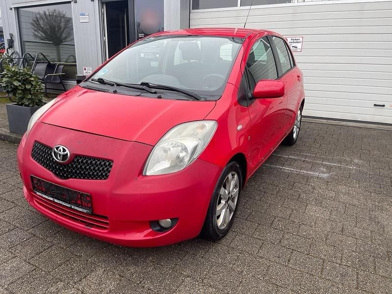 Rot Gebraucht 2008 Toyota Yaris Limousine | 1.300 € (Superpreis) - Bild 1/4