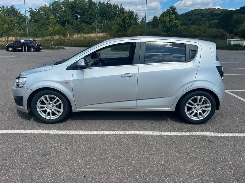 Gebraucht Chevrolet Aveo 85 PS (62 kW) 2011 Silber Kleinwagen
