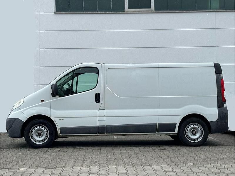 Gebraucht Opel Vivaro 114 PS (83 kW) 2011 Weiß Van / Kleinbus