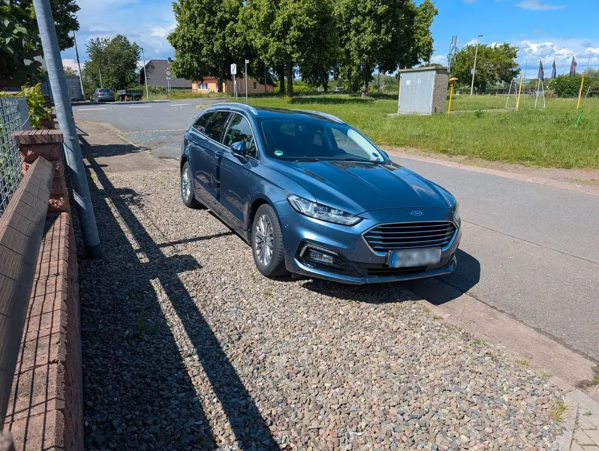Gebraucht Ford Mondeo Titanium 188 PS (138 kW) 2022 Blau Kombi