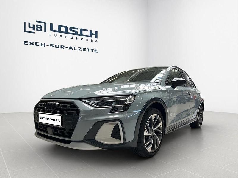 Grau Gebraucht 2024 Audi A3 Sport Van / Kleinbus | 39.183 € (Teuer) - Bild 1/4