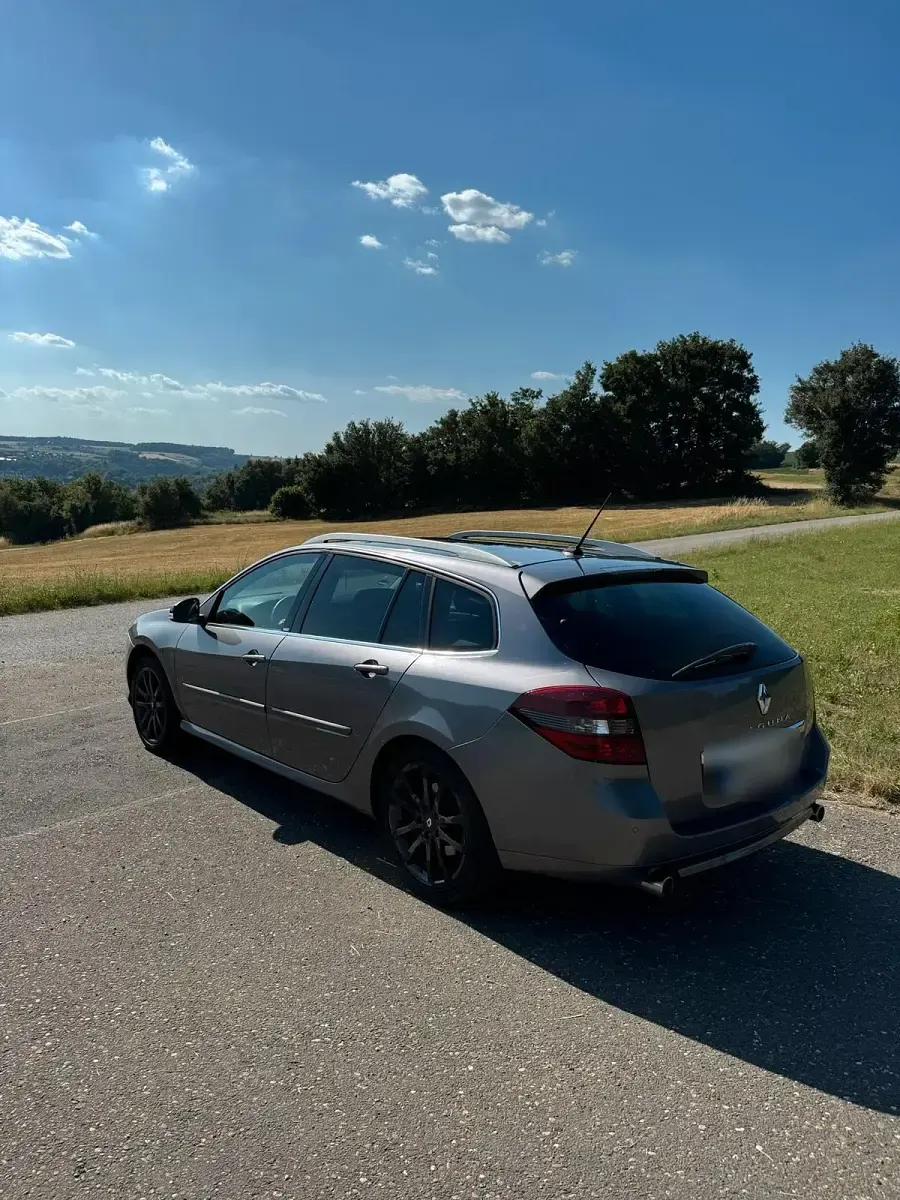 Gebraucht Renault Laguna III 150 PS (110 kW) 2011 Braun Kombi