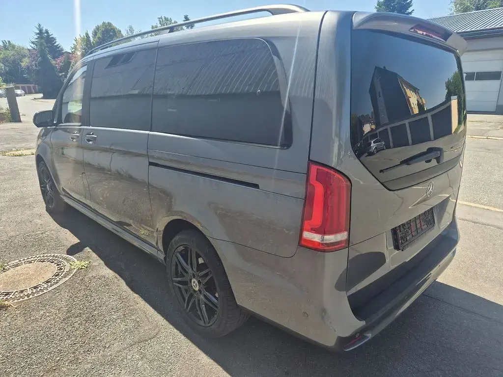 Gebraucht Mercedes V300 AMG 237 PS (174 kW) 2022 Grau Van / Kleinbus