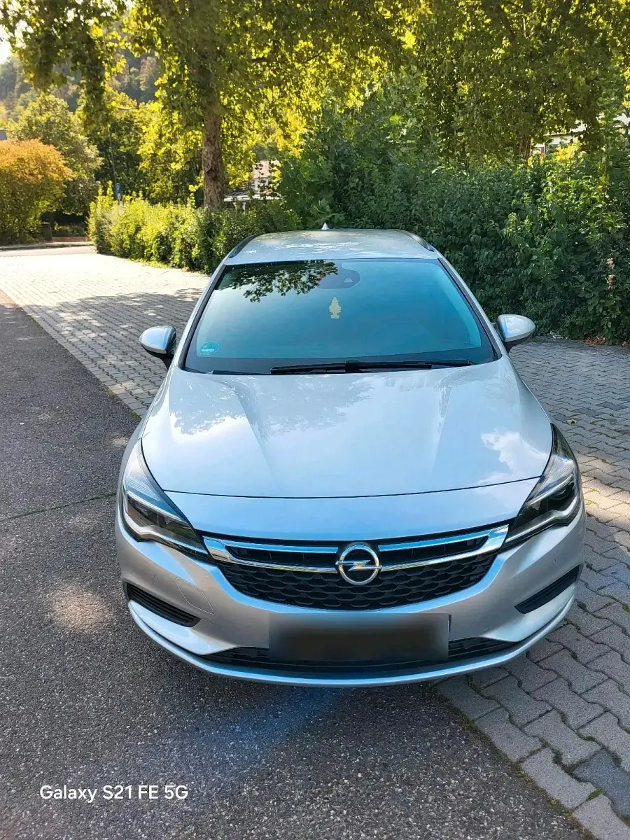 Gebraucht Opel Astra Edition 125 PS (91 kW) 2018 Grau Kombi