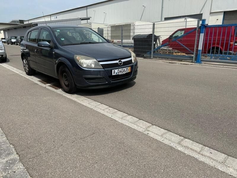 Grau Gebraucht 2006 Opel Astra Limousine | 450 € (Superpreis) - Bild 1/4