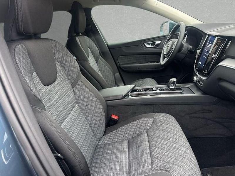 Gebraucht Volvo XC60 Core 250 PS (183 kW) 2025 Denim blue SUV