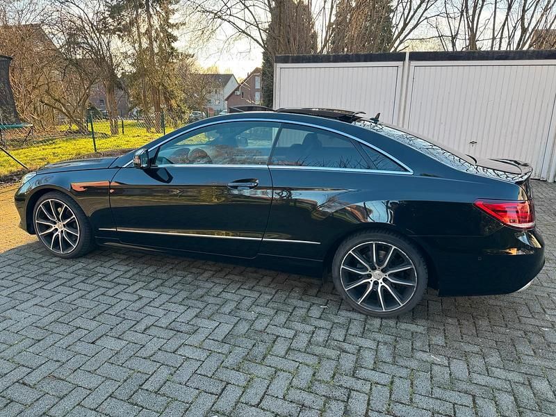 Gebraucht Mercedes 220 170 PS (125 kW) 2014 Schwarz Coupé