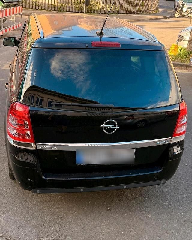 Gebraucht Opel Zafira 120 PS (88 kW) 2012 Schwarz Van / Kleinbus