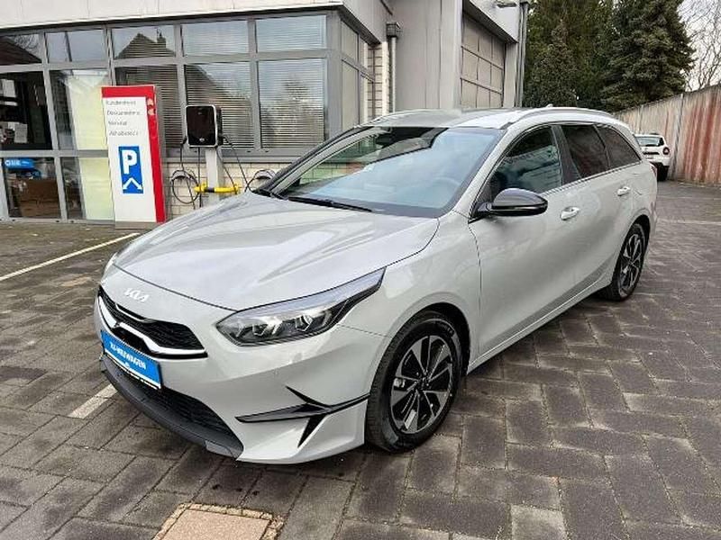 Neu Kia Ceed 101 PS (74 kW) 2025 Grau Kleinwagen