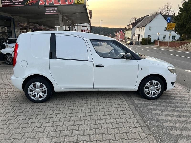 Gebraucht Skoda Roomster 69 PS (50 kW) 2013 Weiß Van / Kleinbus