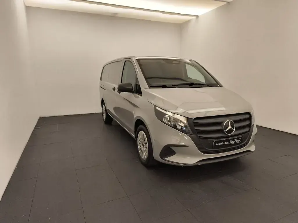 Gebraucht Mercedes Vito 136 PS (100 kW) 2025 Alpingrau Van