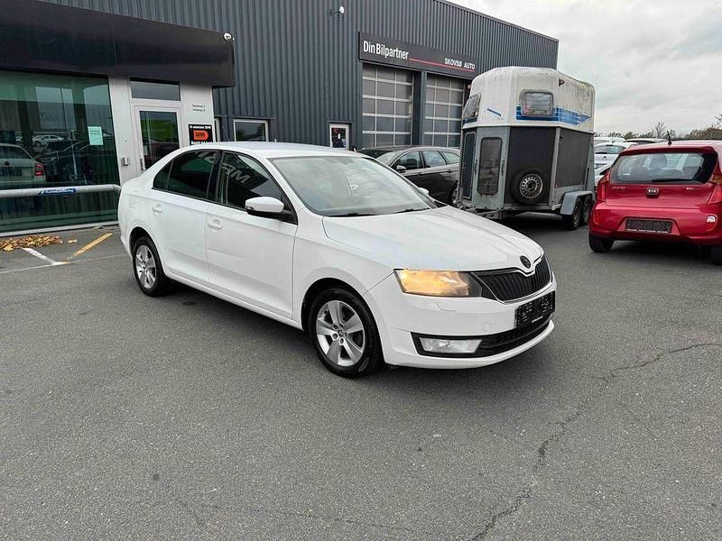 Weiß Gebraucht 2016 Skoda Rapid Style Limousine | 3.600 € (Fairer Preis) - Bild 1/4