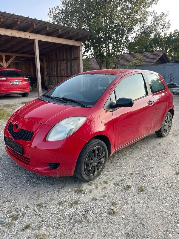 Rot Gebraucht 2008 Toyota Yaris Kleinwagen | 750 € (Fairer Preis) - Bild 1/4