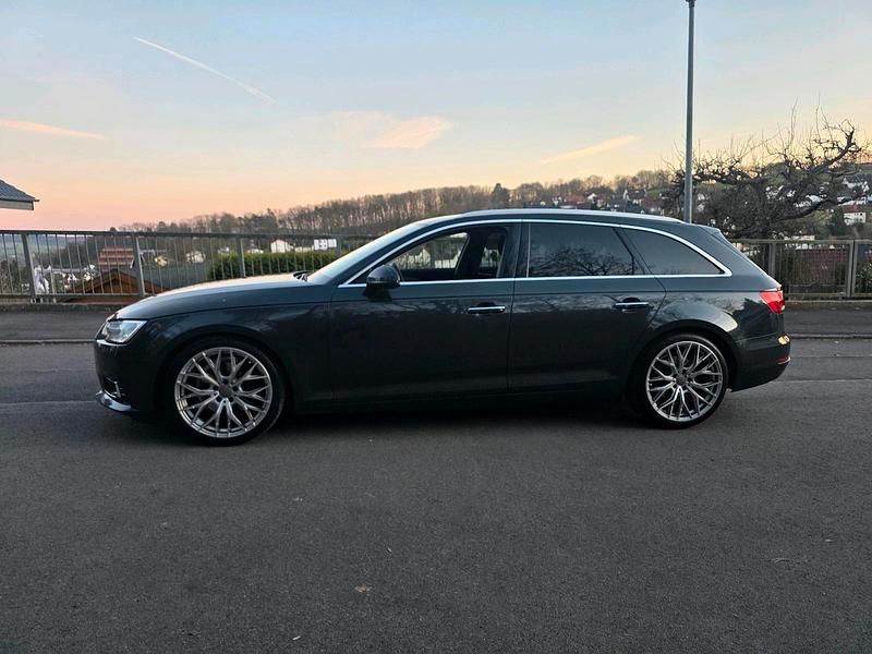 Gebraucht Audi A4 150 PS (110 kW) 2018 Grau Kombi