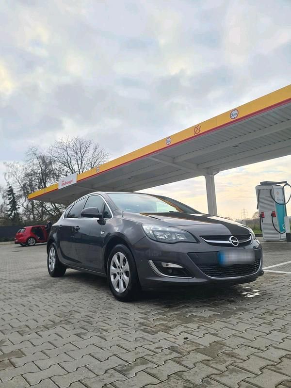 Blau Gebraucht 2015 Opel Astra Limousine | 5.000 € (Fairer Preis) - Bild 1/4