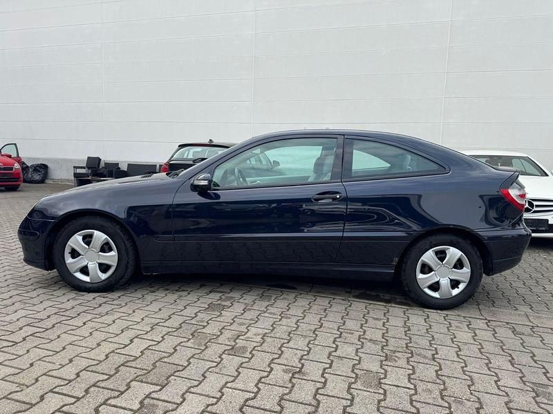 Gebraucht Mercedes C180 143 PS (105 kW) 2007 Blau Coupé