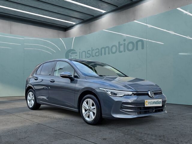Grau Gebraucht 2024 VW Golf VIII Life Limousine | 27.160 € (Etwas zu teuer) - Bild 1/2