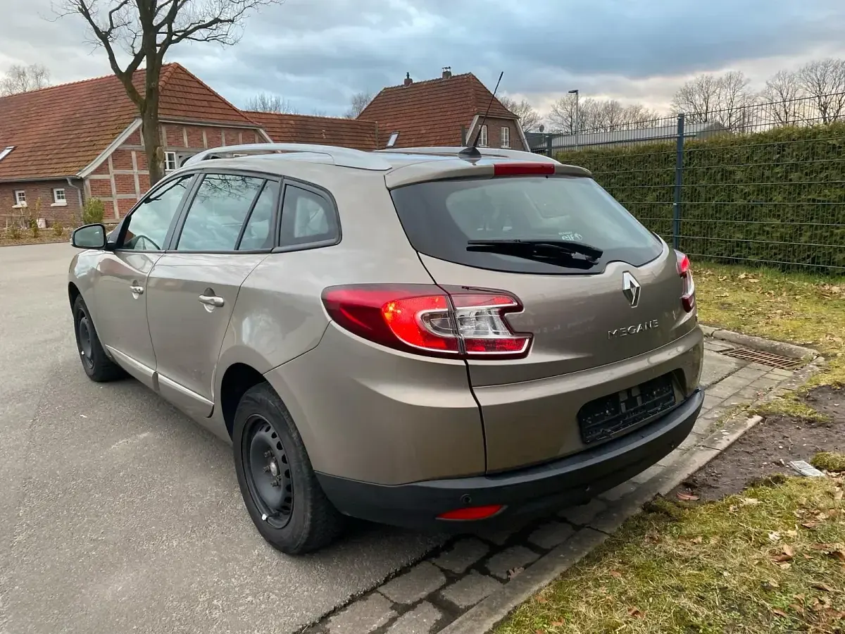 Gebraucht Renault Mégane GrandTour Initiale Paris 132 PS (97 kW) 2013 Gold Kombi