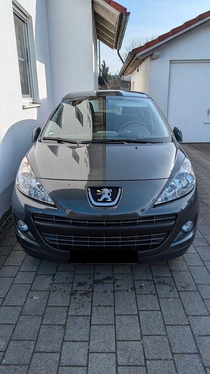 Gebraucht Peugeot 207 Forever 95 PS (69 kW) 2012 Grau Limousine