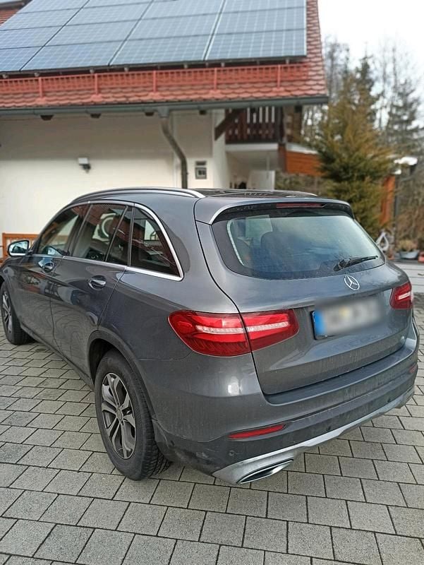 Grau Gebraucht 2016 Mercedes GLC220 SUV | 24.000 € (Guter Preis) - Bild 1/4