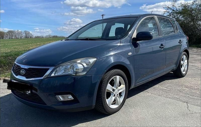 Gebraucht Kia Ceed Attract 90 PS (66 kW) 2010 Blau Kleinwagen