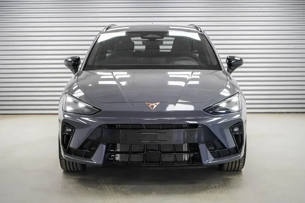 Neu Cupra Leon 204 PS (150 kW) 2026 Graphene grau metallic (r6) Kombi