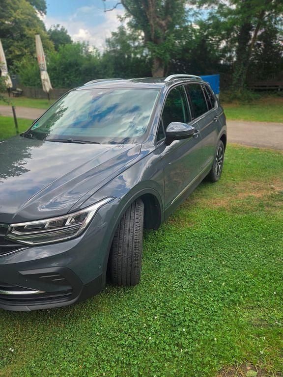 Grau Gebraucht 2021 VW Tiguan United SUV | 20.450 € (Guter Preis) - Bild 1/4