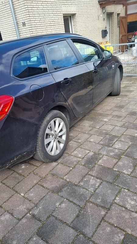 Gebraucht Opel Astra 2012 Braun Limousine