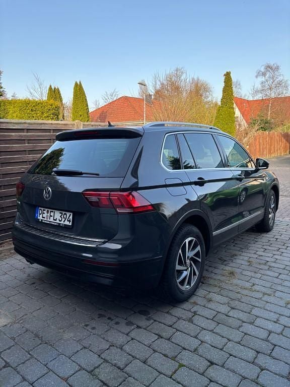 Gebraucht VW Tiguan Sound 150 PS (110 kW) 2017 Grau SUV