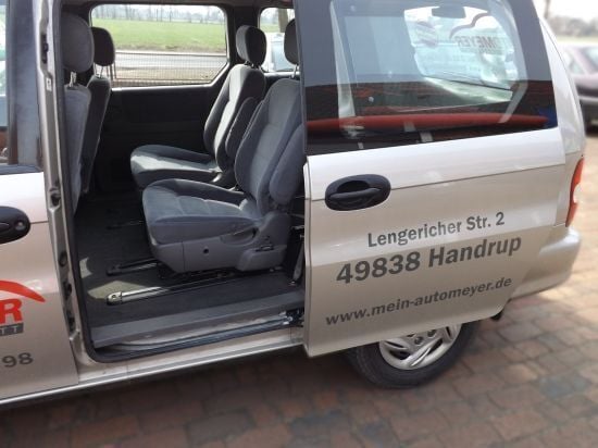 Gebraucht Kia Carnival 125 PS (91 kW) 2001 Silber metallic Van / Kleinbus