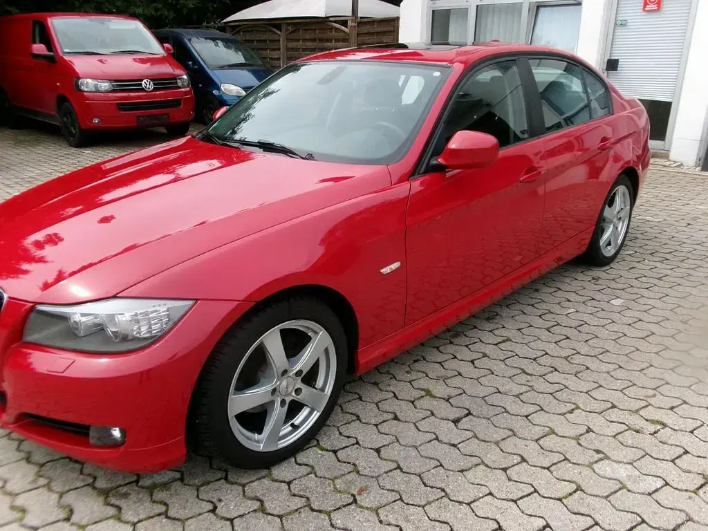 Gebraucht BMW 318 Comfort Edition 143 PS (105 kW) 2010 Rot Limousine