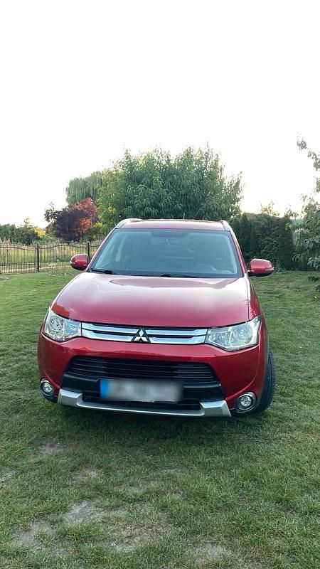 Rot Gebraucht 2015 Mitsubishi Outlander Classic Collection SUV | 10.400 € (Fairer Preis) - Bild 1/4