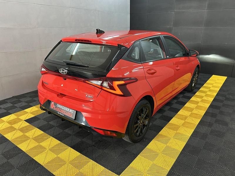 Gebraucht Hyundai i20 101 PS (74 kW) 2021 Rot Kleinwagen