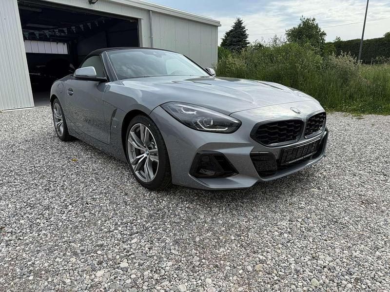 C4w skyscrapergrau metallic Neu 2025 BMW Z4 Performance | 47.990 € - Bild 1/4