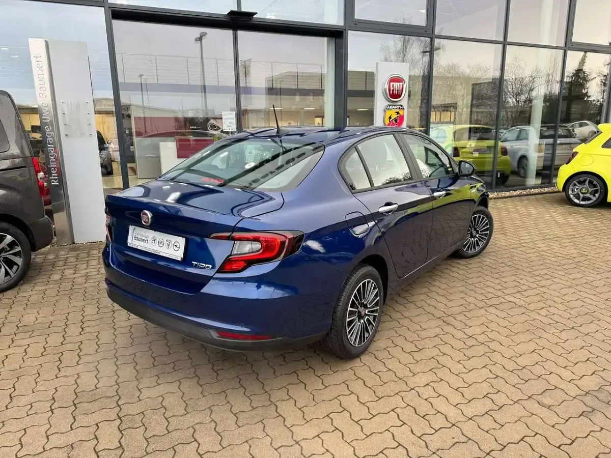 Neu Fiat Tipo Life 131 PS (96 kW) 2025 Blau Limousine
