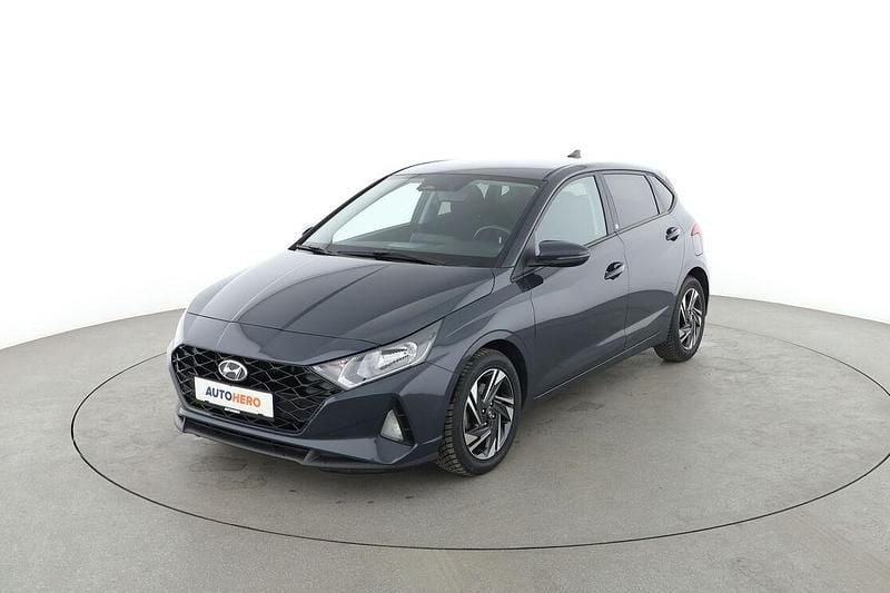 Grau Gebraucht 2022 Hyundai i20 Edition 30 Limousine | 15.580 € (Fairer Preis) - Bild 1/3