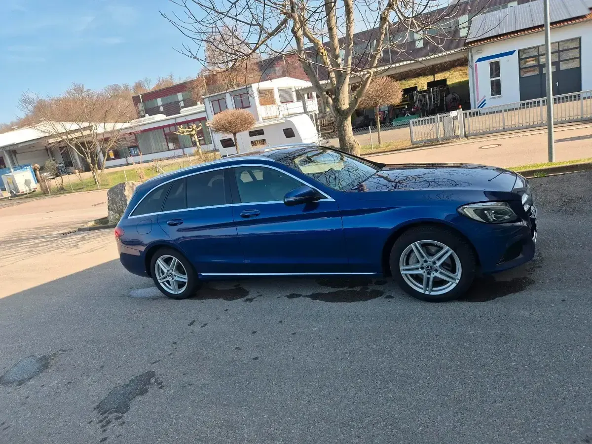 Gebraucht Mercedes E250 Avantgarde 204 PS (150 kW) 2015 Blau Kombi