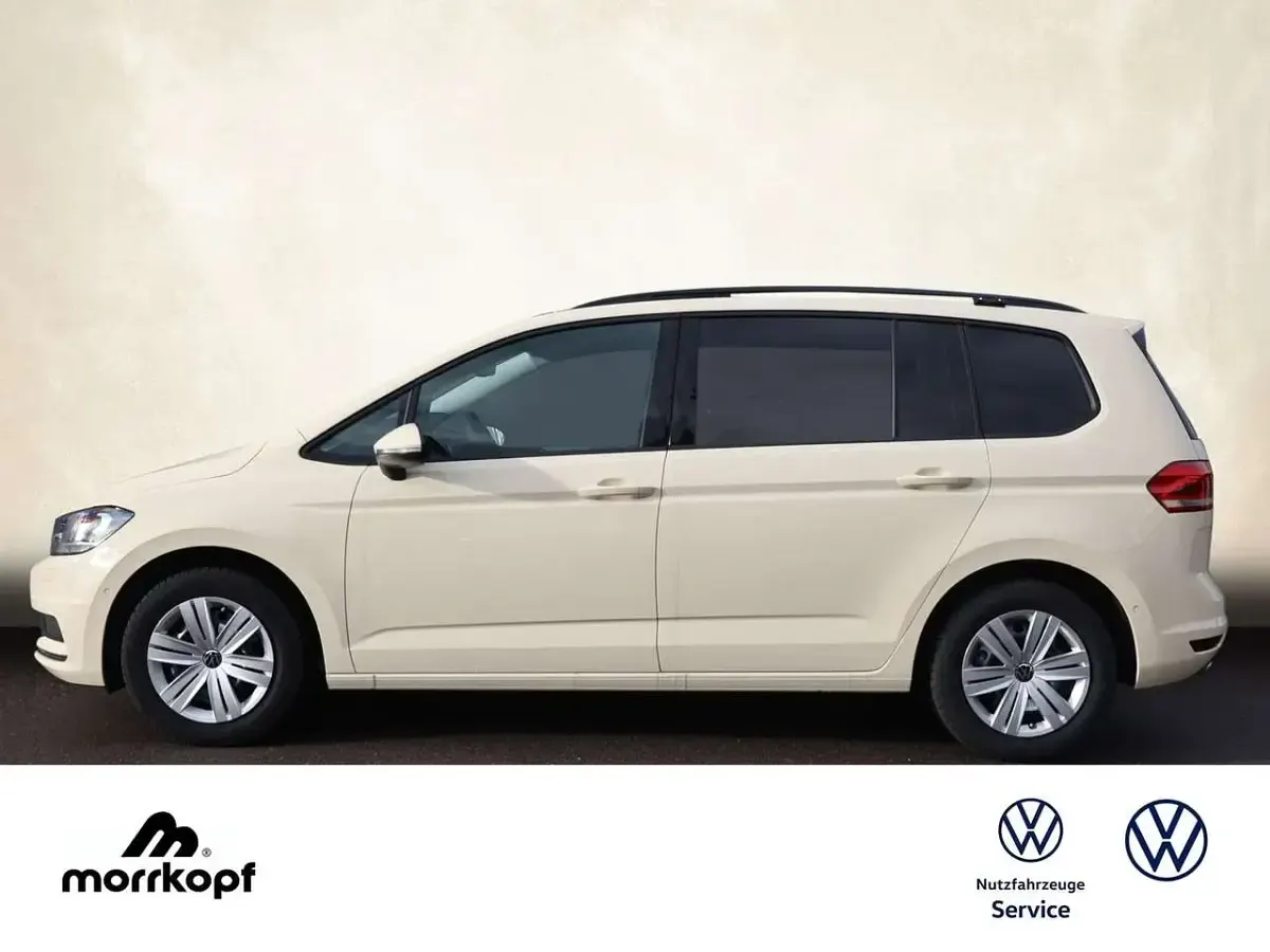 Neu VW Touran 150 PS (110 kW) 2026 Hellelfenbein r1015 Van / Kleinbus