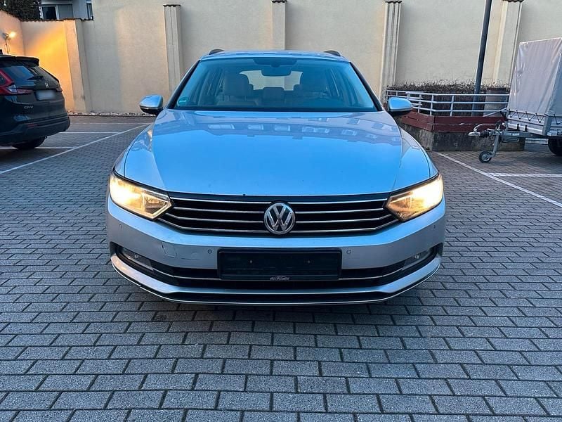 Gebraucht VW Passat 150 PS (110 kW) 2018 Silber Kombi